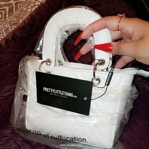 White handbag purse with straps